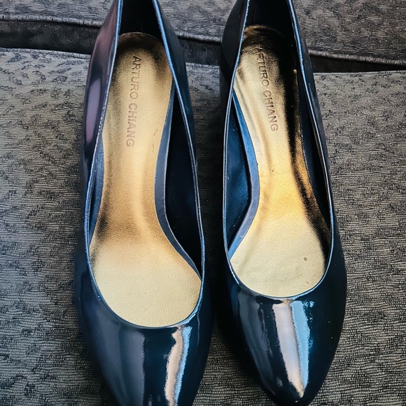 Gorgeous new navy patent leather two inch heels - Picture 2 of 4